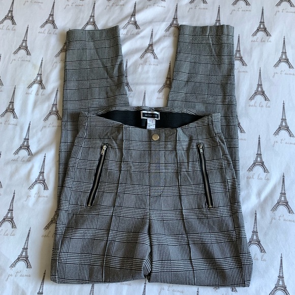 BLACK AND WHITE PLAID TIGHT CAPRIS - Picture 1 of 6